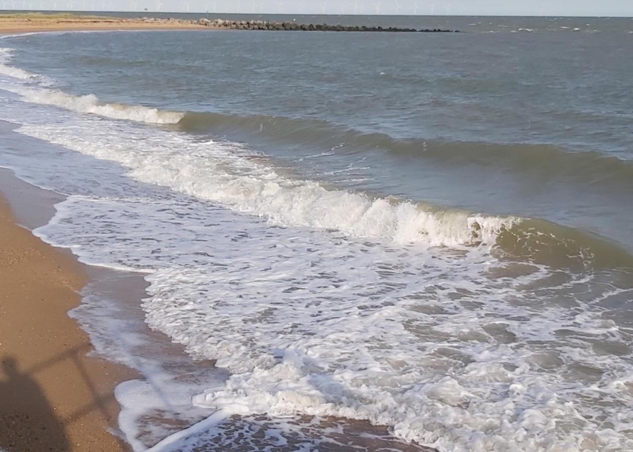 Adorable 2 Bedroom Caravan In Clacton-On-Sea Luaran gambar
