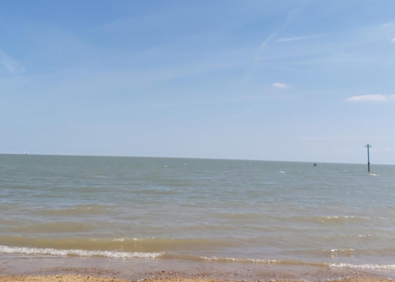 Adorable 2 Bedroom Caravan In Clacton-On-Sea Luaran gambar