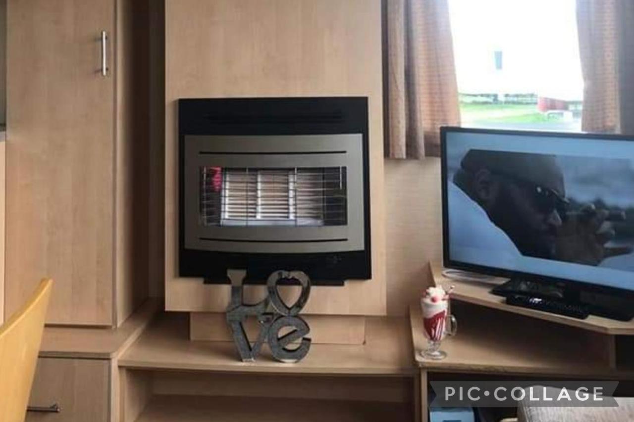 Adorable 2 Bedroom Caravan In Clacton-On-Sea Luaran gambar